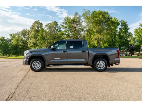 Used 2026 Toyota Tundra SR5 w/ SR5 Convenience Package RWD image 9