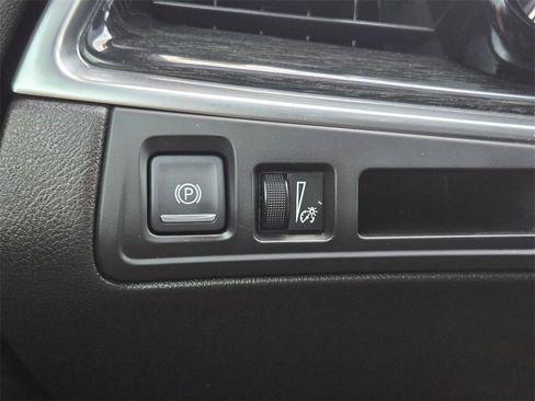 Used 2022 Cadillac XT5 Premium Luxury image 25