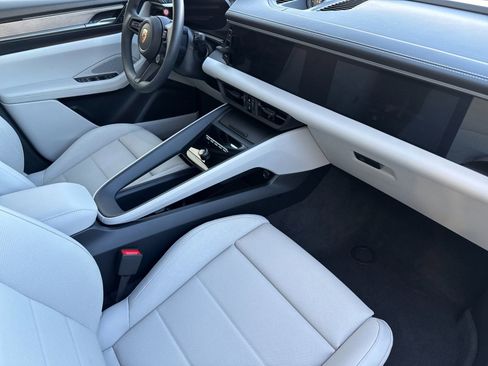 Used 2025 Porsche Macan 4 Electric image 18