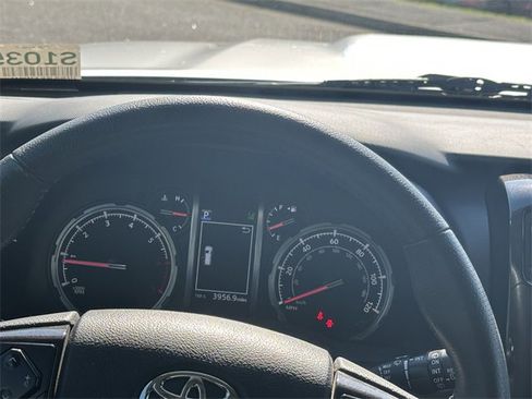 Used 2020 Toyota 4Runner TRD Off-Road Premium image 25