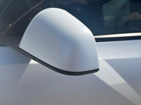 Used 2024 Tesla Model Y Performance AWD/4WD image 9