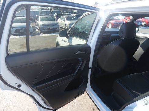 Used 2022 Volkswagen Tiguan SE R-Line image 25