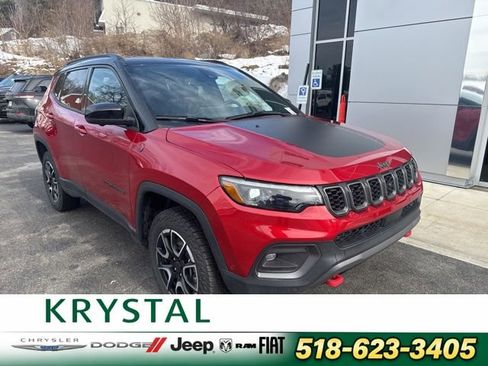 Used 2025 Jeep Compass Trailhawk w/ Trailhawk Elite Group AWD/4WD image 1