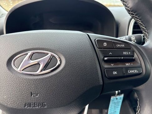 Used 2022 Hyundai Venue SEL w/ Cargo Package image 35