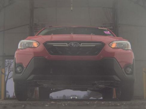 Used 2021 Subaru Crosstrek 2.0i Premium image 3