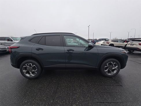 New 2026 Chevrolet Trax LT image 2