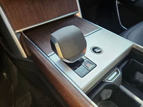 Used 2025 Land Rover Range Rover SE image 36