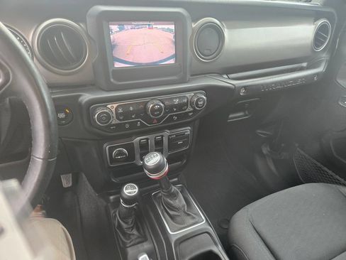 Used 2020 Jeep Wrangler Sport AWD/4WD image 9