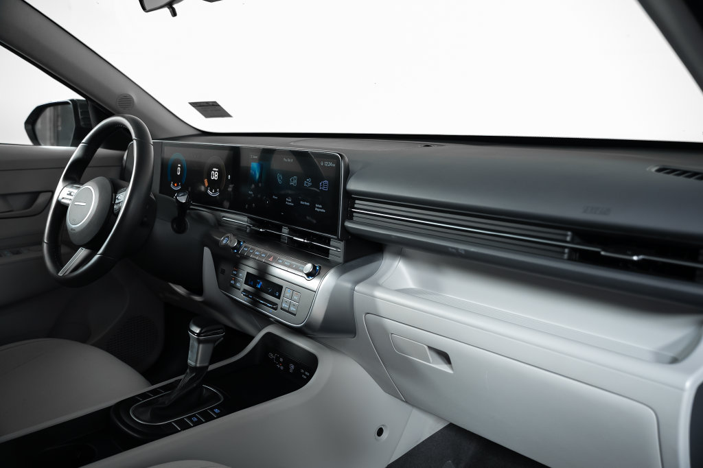 Certified 2025 Hyundai Kona SEL FWD image 36