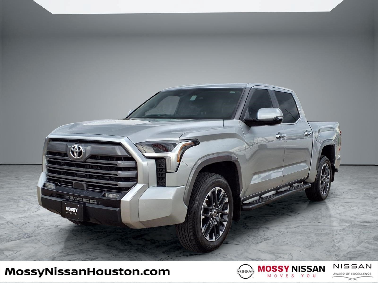 Used 2024 Toyota Tundra Limited w/ Power Package AWD/4WD image 4