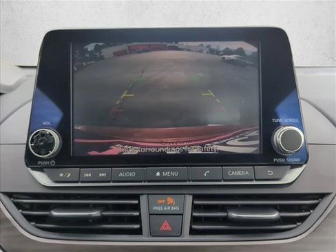 Used 2024 Nissan Altima 2.5 SV image 18