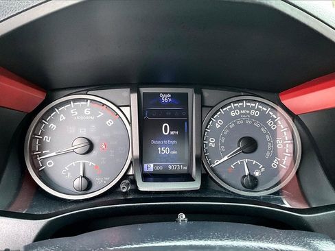 Used 2017 Toyota Tacoma TRD Off-Road image 2