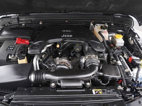 Used 2018 Jeep Wrangler Unlimited Rubicon w/ Dual Top Group image 31