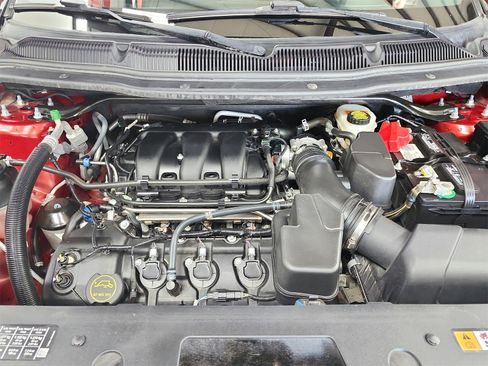 Used 2018 Ford Explorer XLT image 17