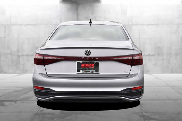 Used 2025 Volkswagen Jetta SE FWD image 6