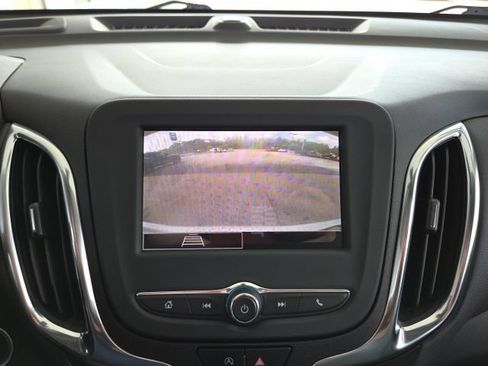 Used 2022 Chevrolet Equinox LT AWD/4WD image 16