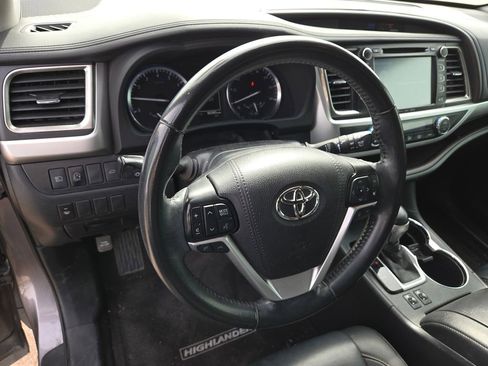 Used 2019 Toyota Highlander XLE image 8