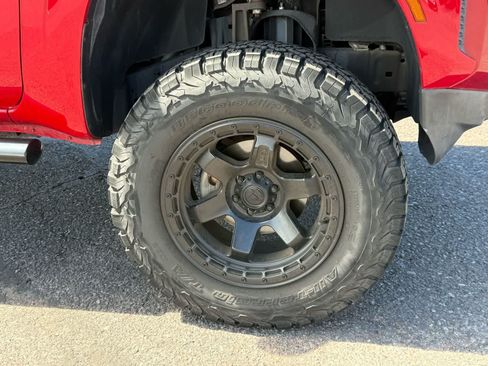Used 2022 Nissan Frontier SV AWD/4WD image 7