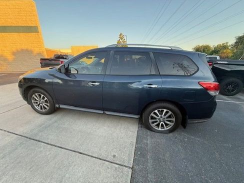Used 2013 Nissan Pathfinder SV w/ Cargo Pkg AWD/4WD image 8