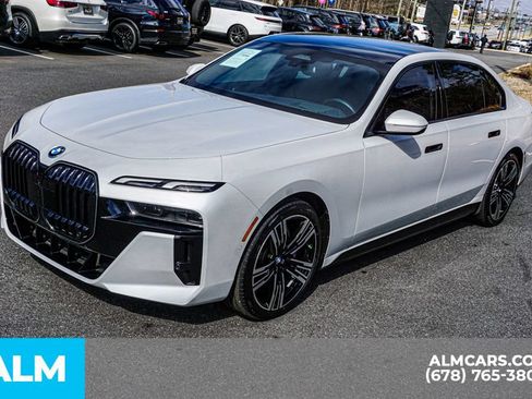 Used 2025 BMW i7 eDrive50 w/ M Sport Package RWD image 15