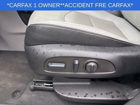 Used 2023 GMC Terrain SLT image 25