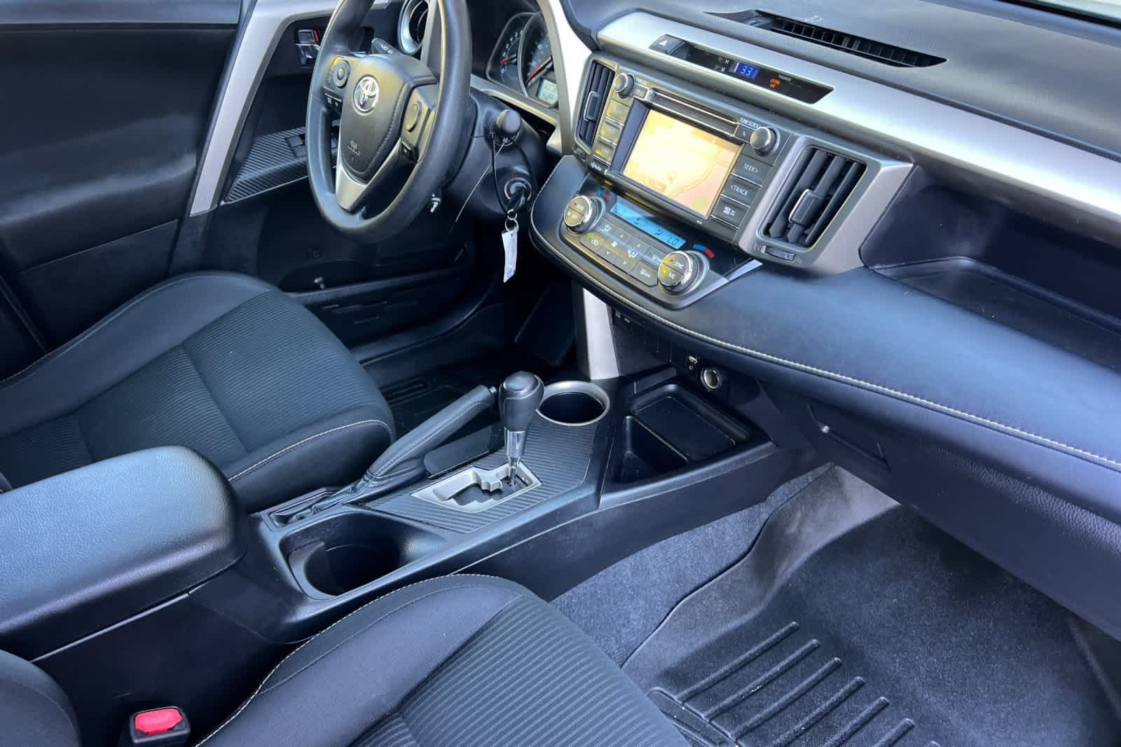 Used 2014 Toyota RAV4 XLE AWD/4WD image 16
