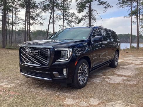Used 2023 GMC Yukon XL Denali Ultimate AWD/4WD image 1