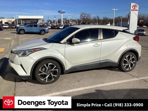 Used 2018 Toyota C-HR XLE image 18