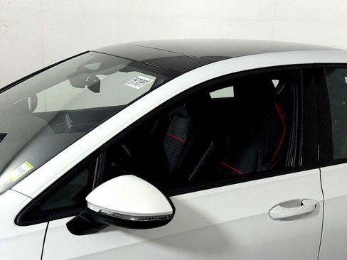 Used 2026 Volkswagen GTI SE FWD image 29