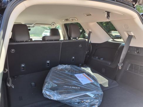 New 2025 Nissan Pathfinder SL image 8