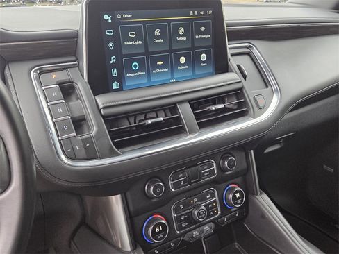 Used 2024 Chevrolet Suburban LT image 12