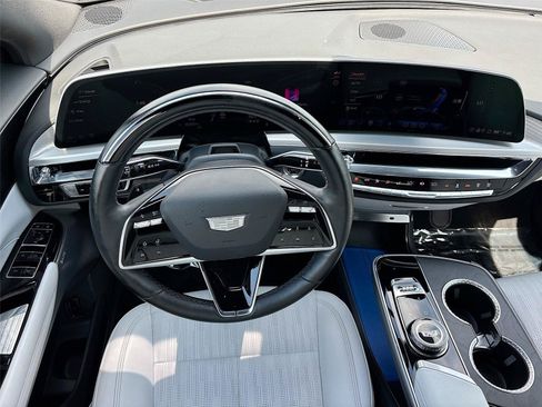 Used 2023 Cadillac Lyriq 2WD image 23
