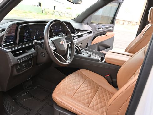 Used 2021 Cadillac Escalade ESV Sport w/ Driver Assist Tech Package AWD/4WD image 12