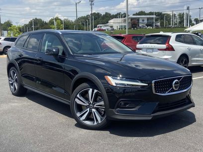 New 2026 Volvo V60 B5 Cross Country Plus w/ Protection Package Premier