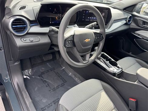 Certified 2025 Chevrolet Trax LT image 9