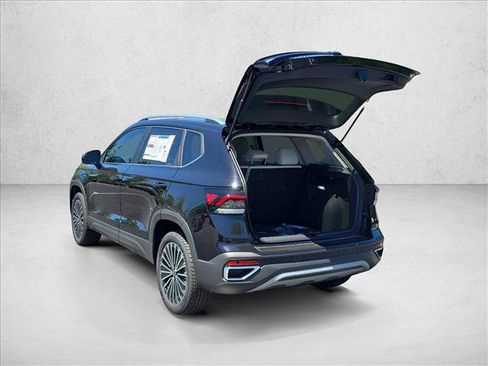 New 2026 Volkswagen Taos SE FWD image 3