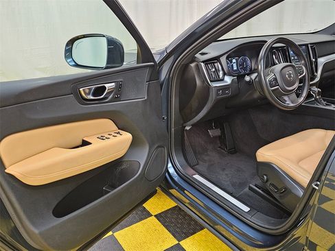 Used 2020 Volvo XC60 T5 Momentum w/ Protection Package Premier image 20