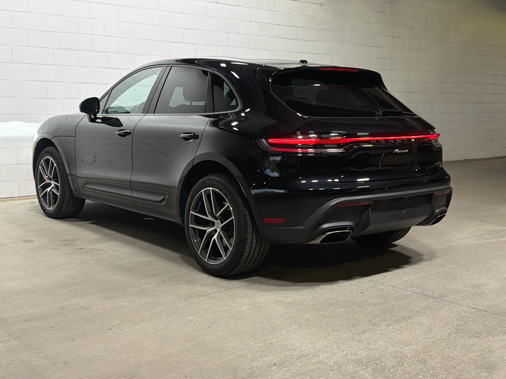 Certified 2026 Porsche Macan AWD/4WD image 3