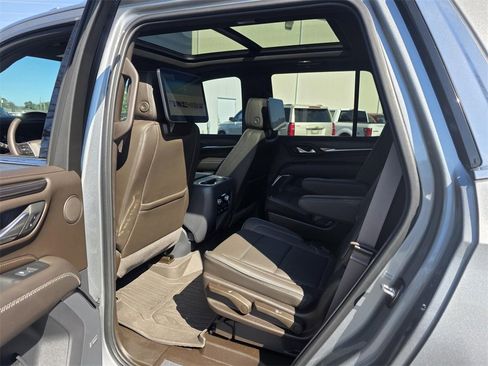 Used 2024 GMC Yukon Denali w/ Denali Reserve Package image 25