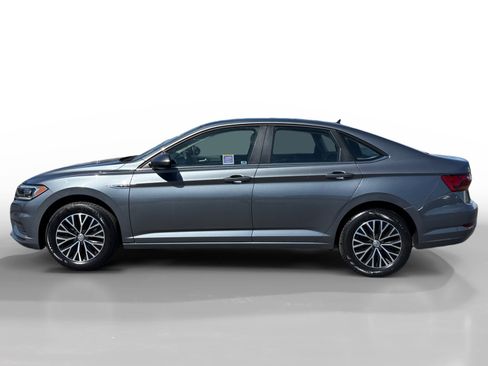 Used 2019 Volkswagen Jetta SEL w/ Cold Weather Package FWD image 2