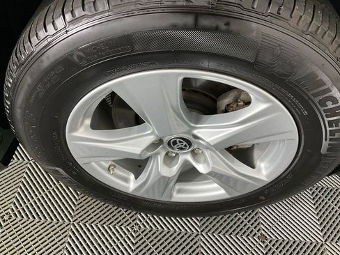 Used 2023 Toyota Highlander LE image 9