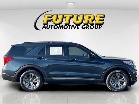 Used 2022 Ford Explorer XLT w/ Equipment Group 202A image 3