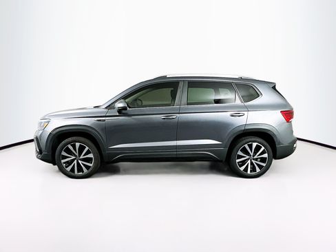Used 2022 Volkswagen Taos SE FWD image 4