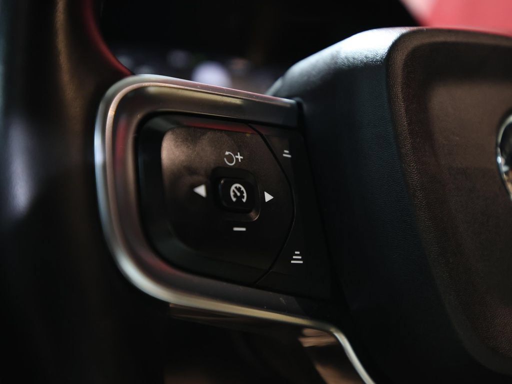 Used 2019 Volvo XC40 T5 Momentum AWD/4WD image 22