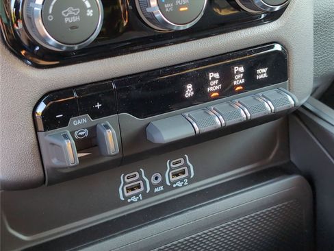 New 2026 RAM 1500 Big Horn AWD/4WD image 17