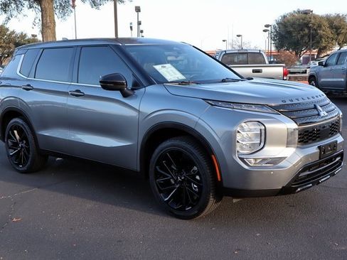 Used 2024 Mitsubishi Outlander SE Black Edition image 11