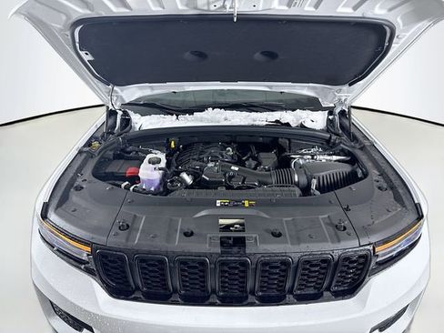 New 2025 Jeep Grand Cherokee Altitude image 29
