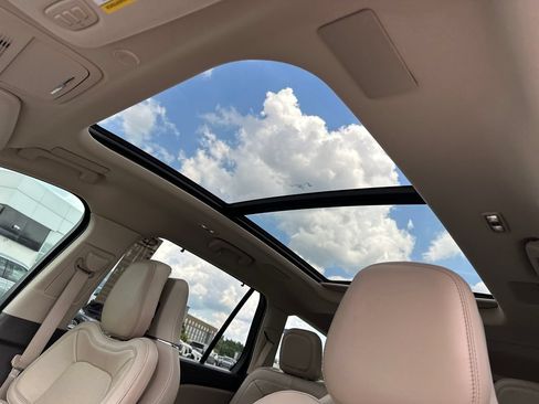 Used 2022 Lincoln Aviator Reserve w/ Equipment Group 201A RWD image 35