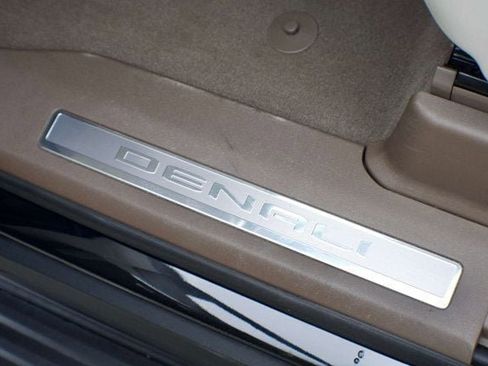 Used 2023 GMC Yukon Denali image 38