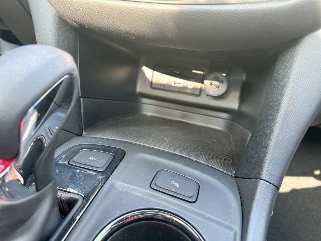 Used 2023 Chevrolet Equinox RS w/ RS Leather Package AWD/4WD image 42